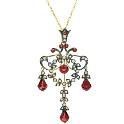 Starožitný pozlacený přívěsek s brilianty, granáty a perličkami