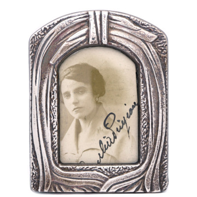 Stříbrný rámeček na fotografii