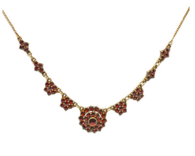 Stříbrný náhrdelník s českými granáty