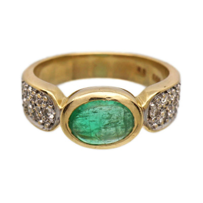 Zlatý prsten s přírodním smaragdem a brilianty