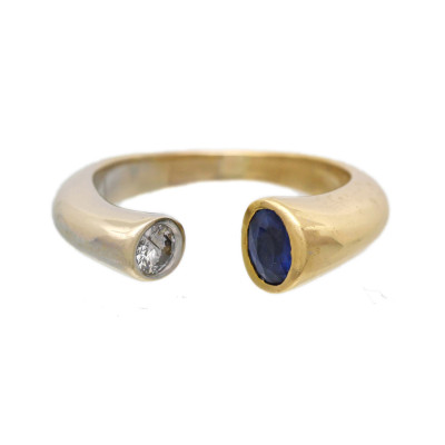 Zlatý prsten se safírem a diamantem