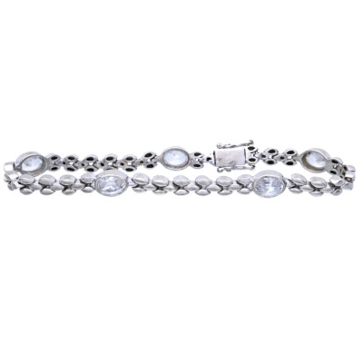 Stříbrný náramek se zirkony