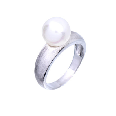Stříbrný prsten s bílou perlou