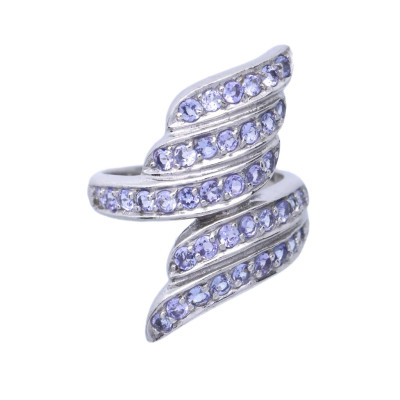 Stříbrný prsten s přírodními tanzanity