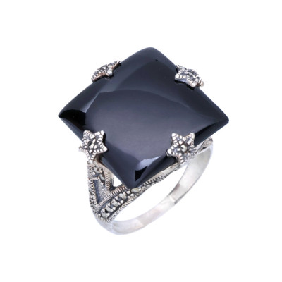 Stříbrný prsten s onyxem a markazity