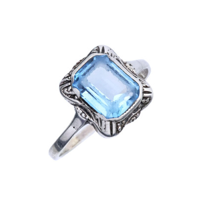 Stříbrný prsten s topazem